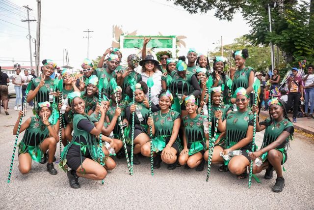 Minister of Education with the young revelers<br />