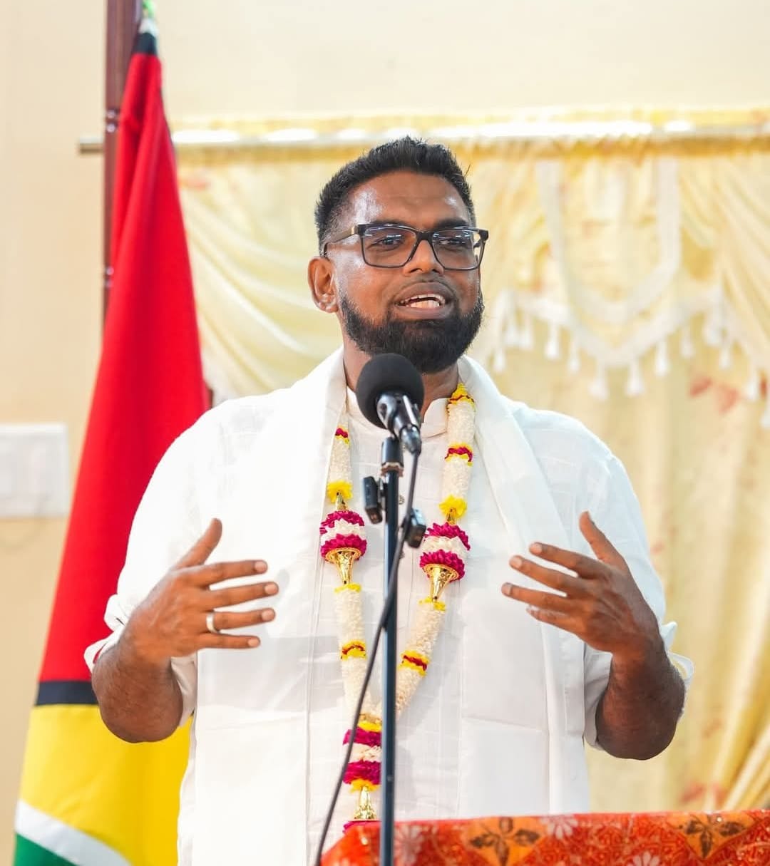  President Ali joins Navratri observance