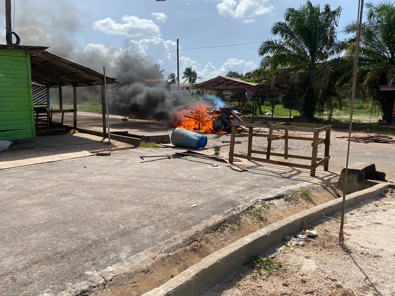 Linden leaders urge calm as protesters block roads, burn tyres