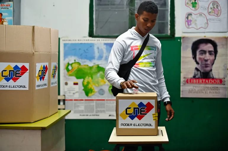 Venezuelans vote amid boycott calls and fears of government repression