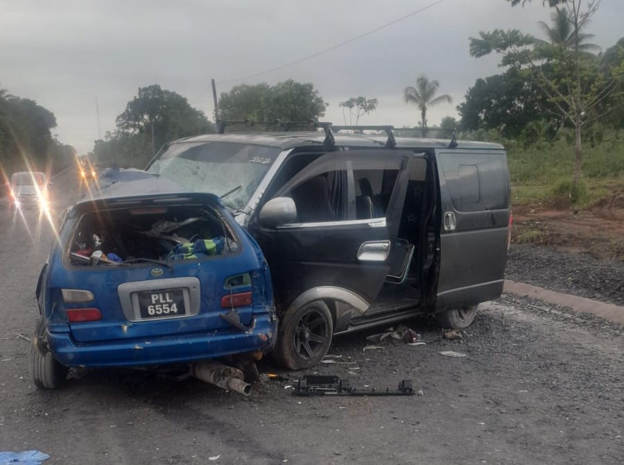 Two dead in early morning crash on Soesdyke-Linden Highway