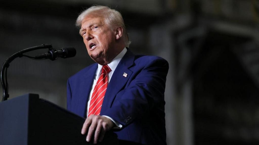 Trump signs ban on travel to US by nationals from 12 countries