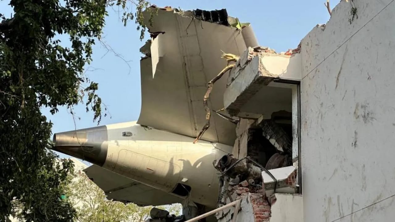Air India crash report shows pilot confusion over engine switch movement