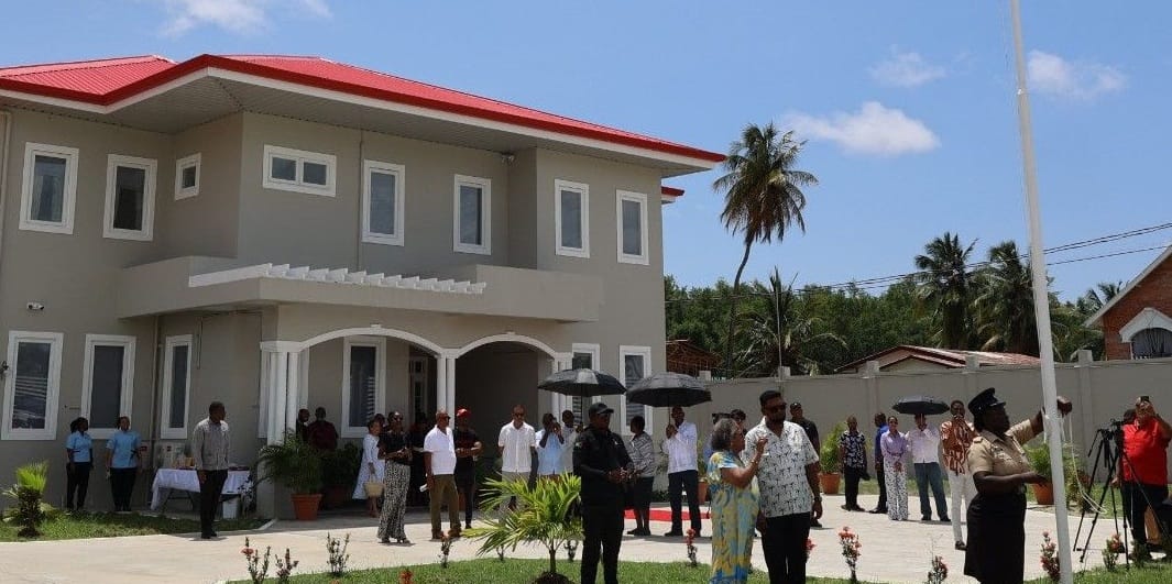 Guyana hands over new residence to CARICOM Secretary-General
