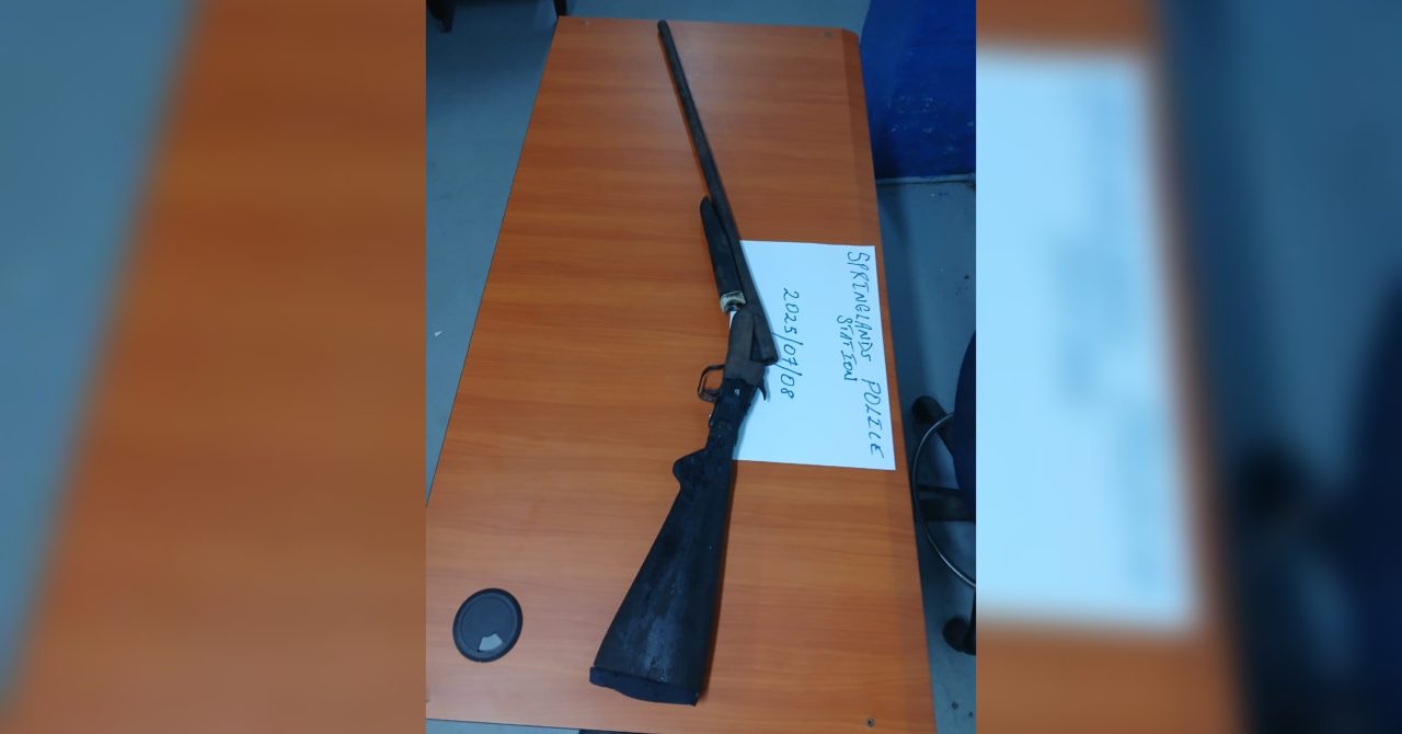 Pillion rider discards shotgun, escapes