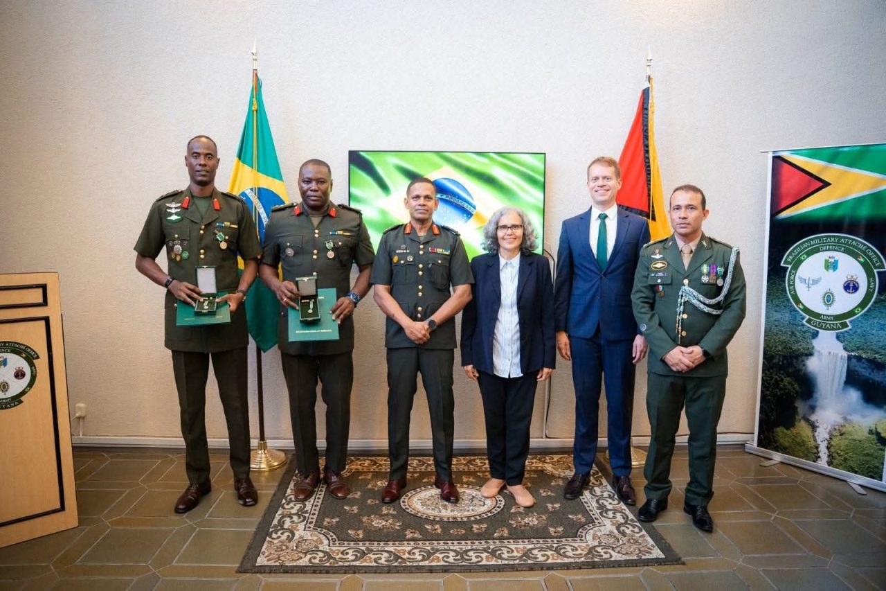 Senior GDF officers awarded Brazilian Army Medal