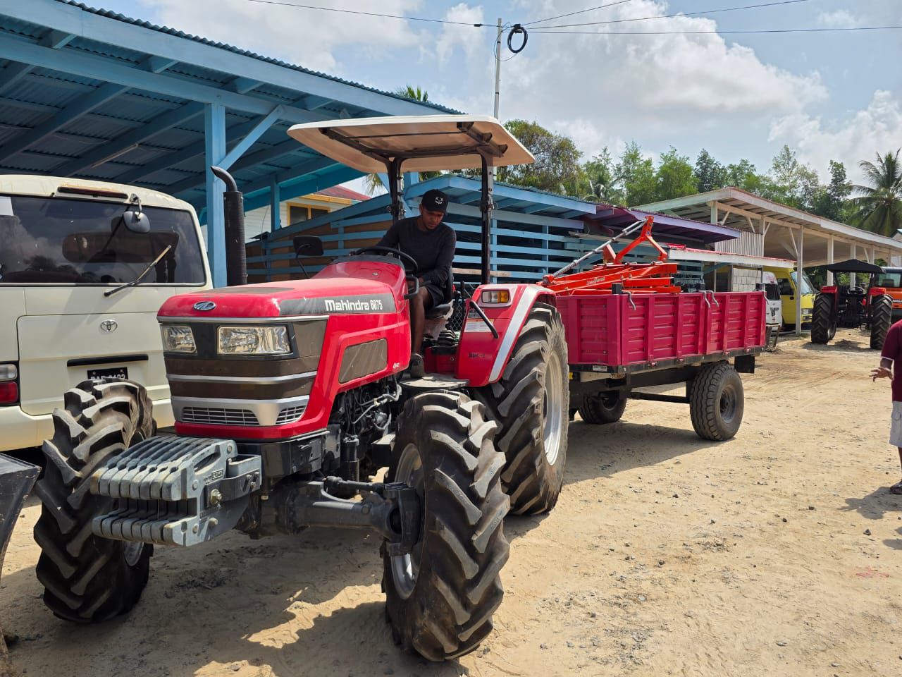 Siriki Sands farmers receive new tractor to strengthen agriculture