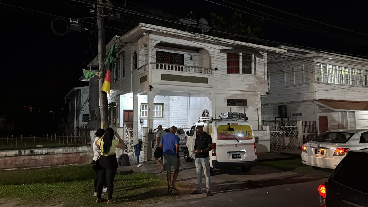 Man shot in robbery at Oronoque and Crown Streets