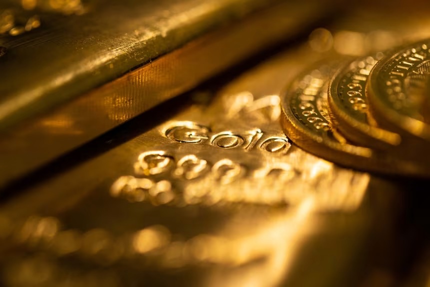 Gold prices hit historic $4,000 per ounce amid market uncertainty