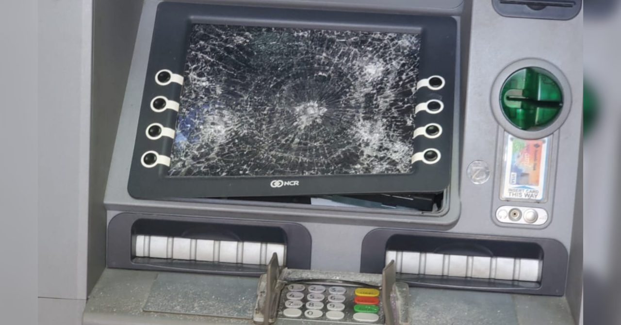 Man goes berserk, smashes windows of banks, ATM machines