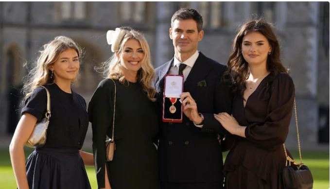 England great James Anderson receives knighthood
