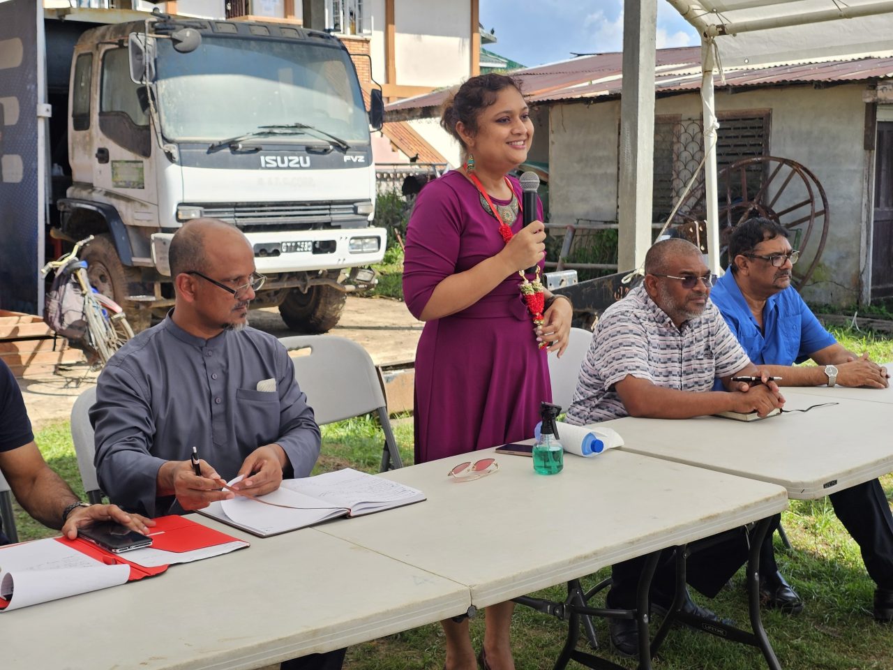 Minister Manickchand engages Skeldon market vendors as Region Six leads national beautification effort