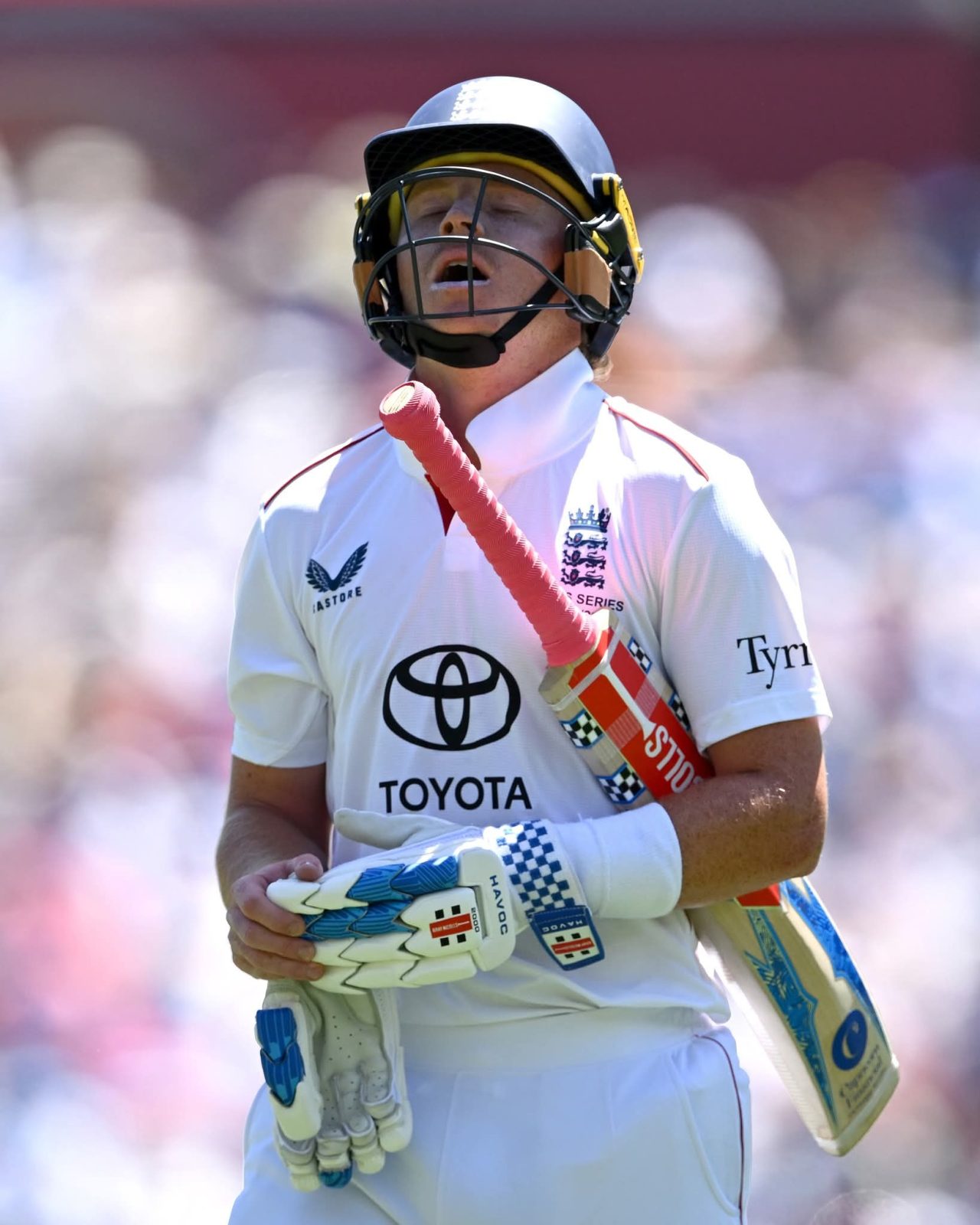 England’s Ashes hopes vanishing after batters fold again