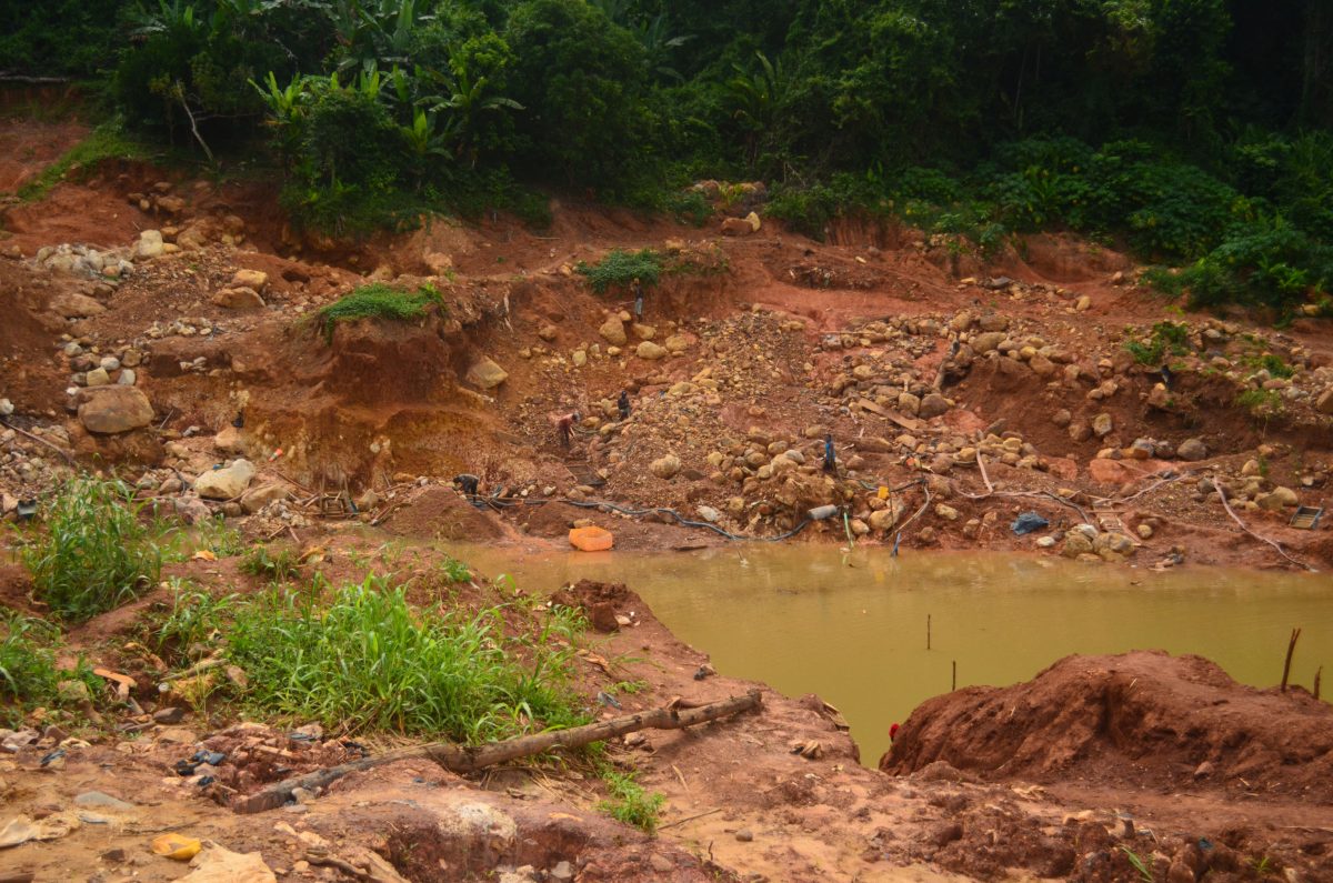 Two Brazilian miners die in pit collapse