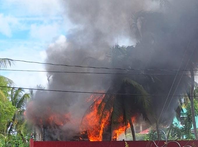 Fire destroys house in New Amsterdam