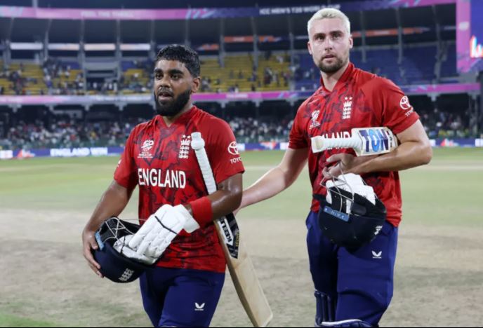 England outmuscle New Zealand in nervy game and keep Pakistan alive