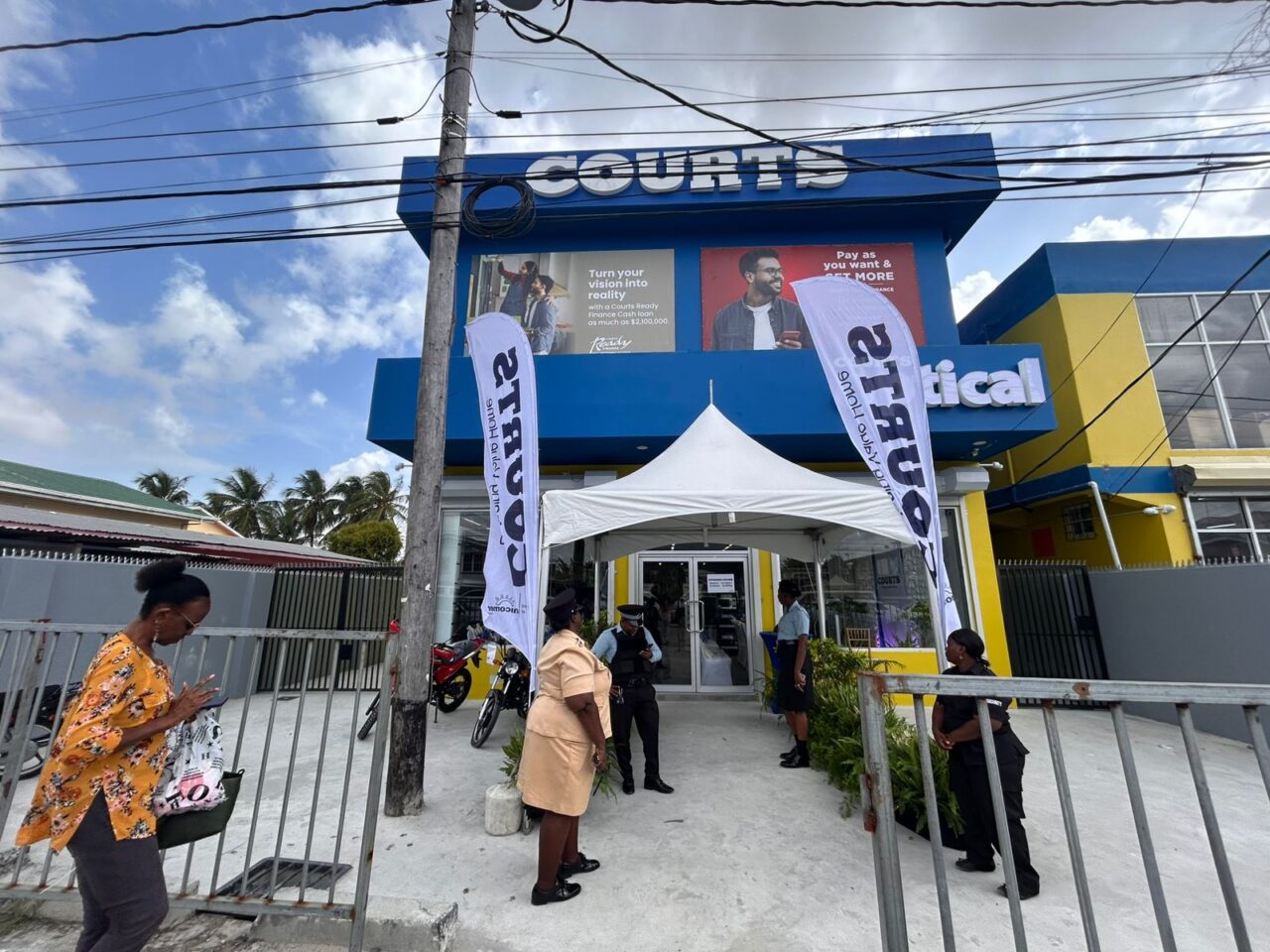 Courts expands footprint with opening of Vreed-en-Hoop branch