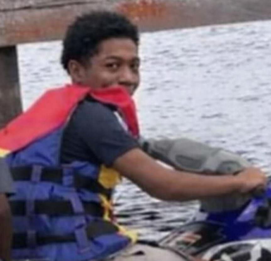 Teen feared drowned reportedly ran out of fuel while jet skiing on lake
