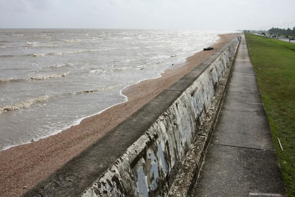 Accountant critically injured in Kitty Seawall robbery, one suspect arrested